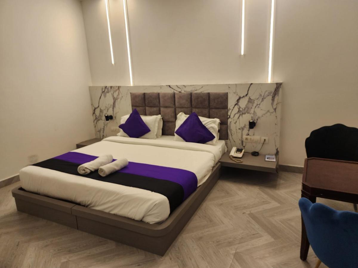 Square9 - A Boutique Hotel Gurgaon Exterior photo