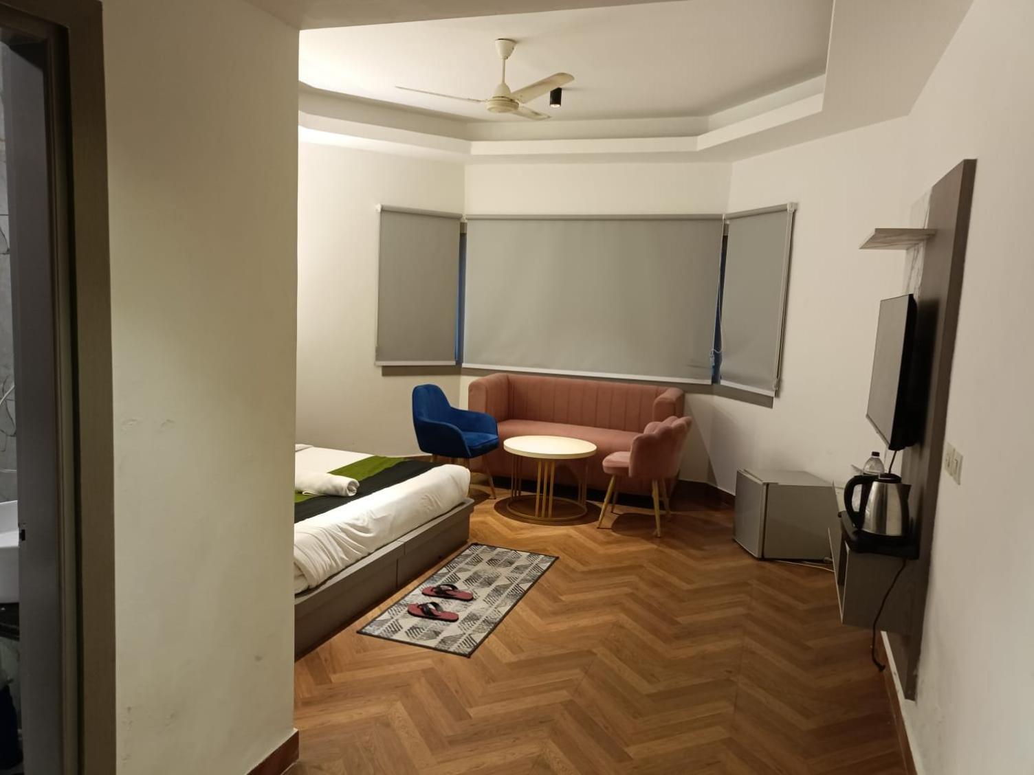 Square9 - A Boutique Hotel Gurgaon Exterior photo