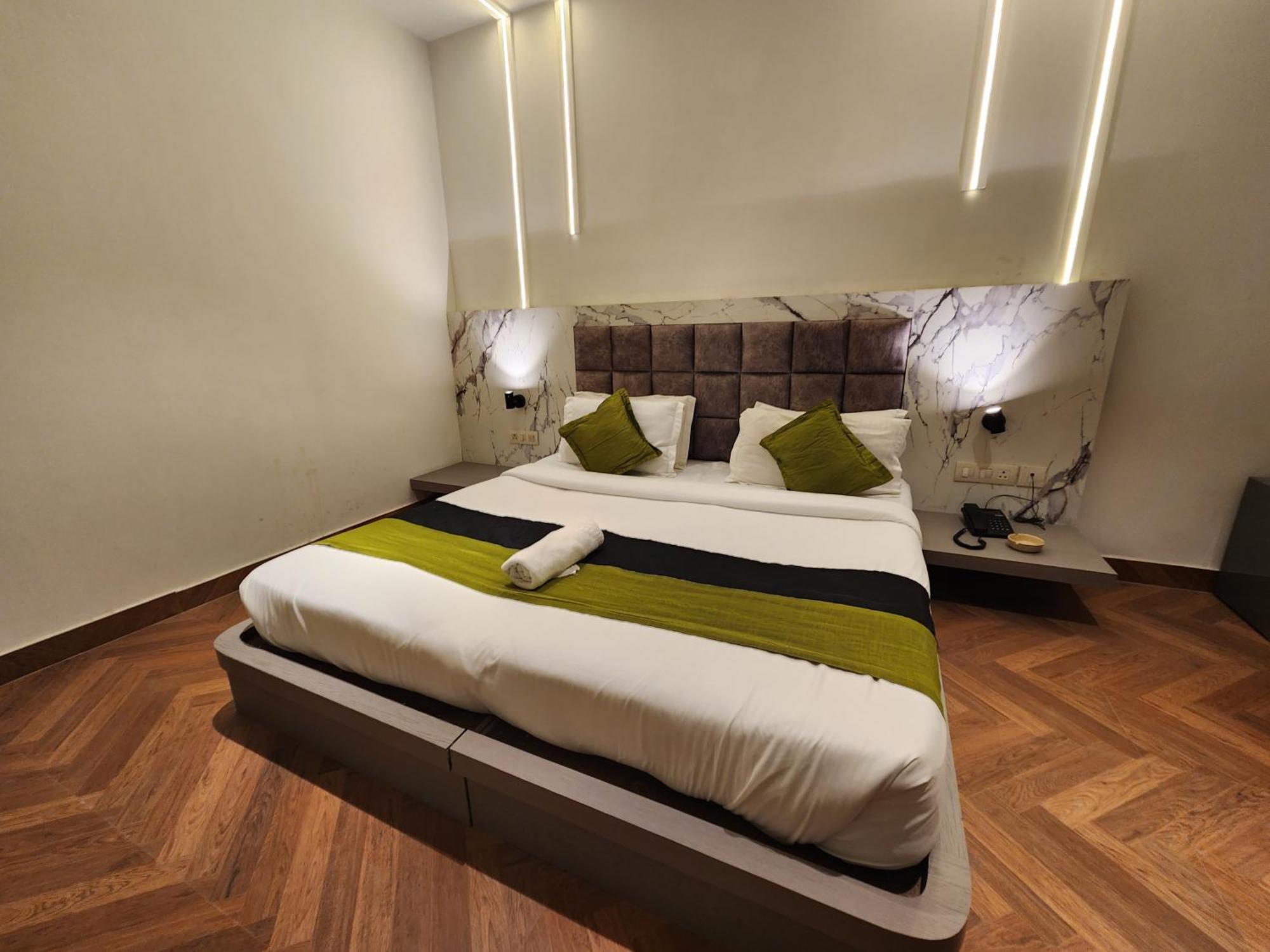 Square9 - A Boutique Hotel Gurgaon Exterior photo